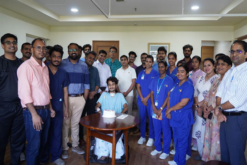 അത്യാധുനിക എക്മോ (ECMO) ചികിത്സയിലൂടെ അപ്പോളോ അഡ്‌ലക്സ് ഹോസ്പിറ്റലിൽ 22-കാരനായ മെഡിക്കൽ വിദ്യാർത്ഥിക്ക് പുനർജന്മം.